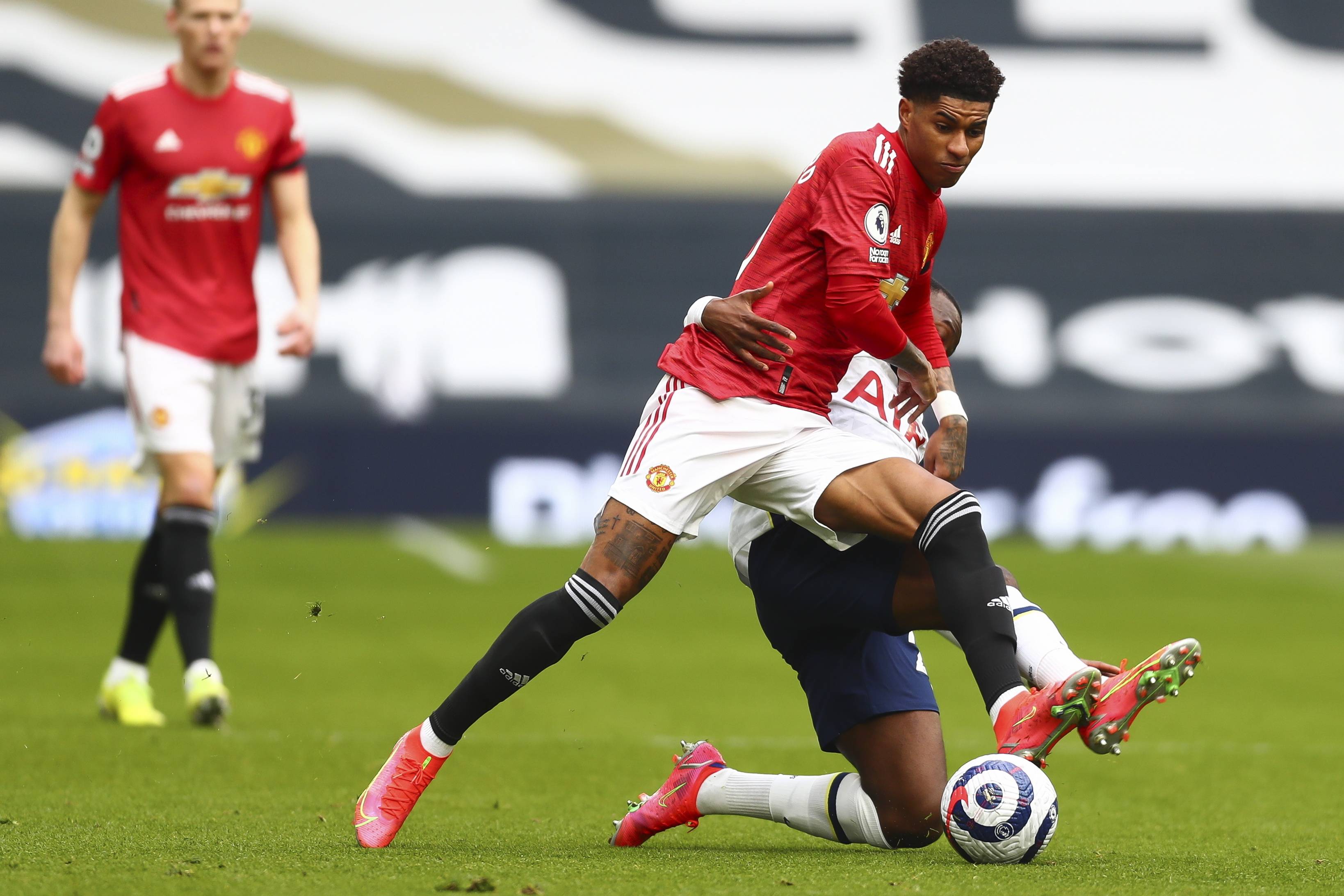 彰显出组委 彰显出组委